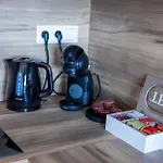 Leon - Exclusive, Balcony & Garage Parking Apartment Pressburg