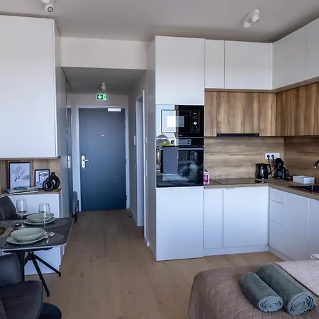 Leon - Exclusive, Balcony & Garage Parking