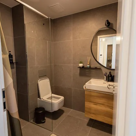 Leon - Free Garage Parking