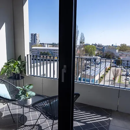 Apartment Leon - Exclusive, Balcony & Garage Parking