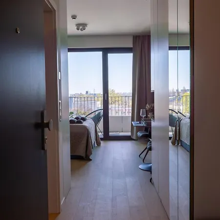 Leon - Exclusive, Balcony & Garage Parking Apartament