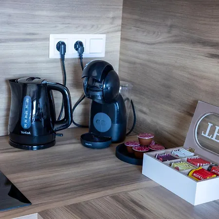 Leon - Exclusive, Balcony & Garage Parking Apartament Bratysława